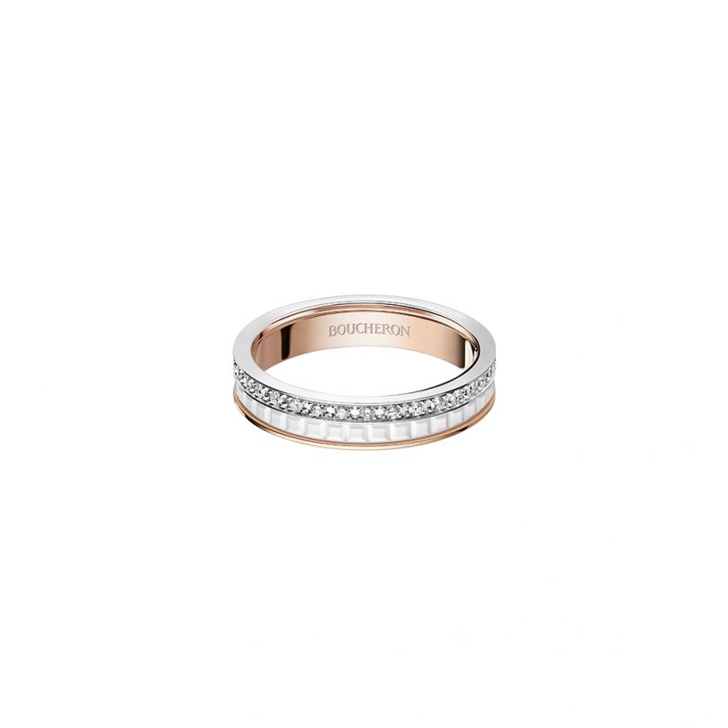First product packshot Quatre White Edition wedding band 