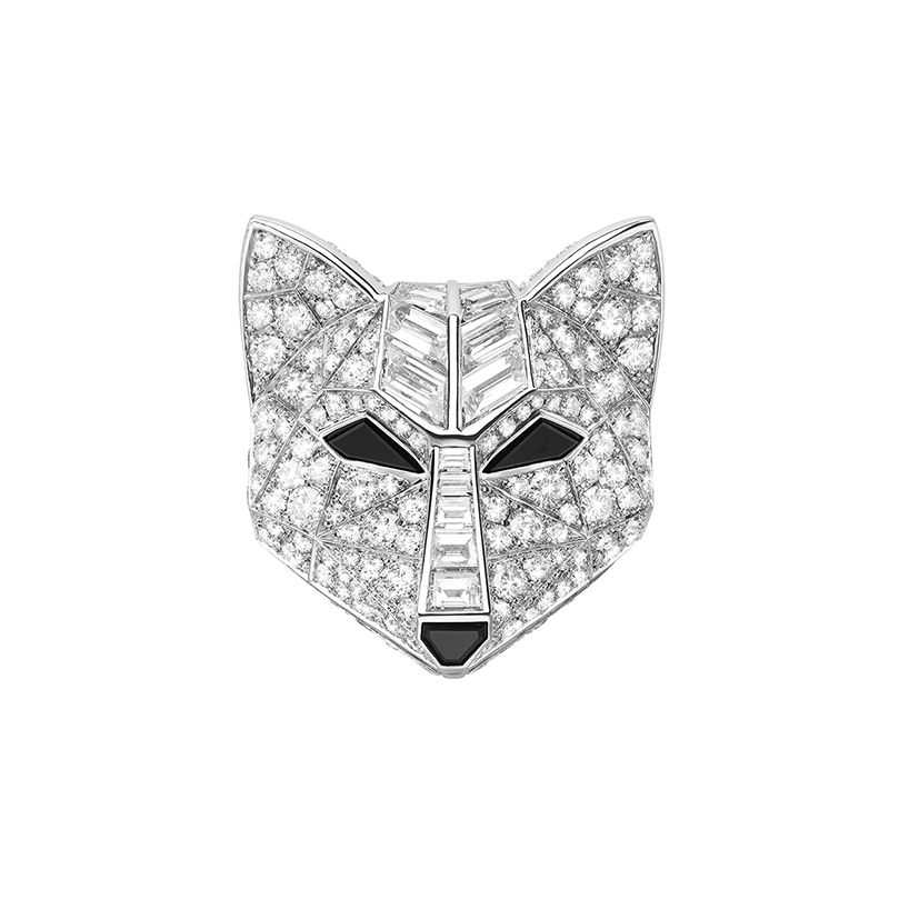 First product packshot Wolf Brooch