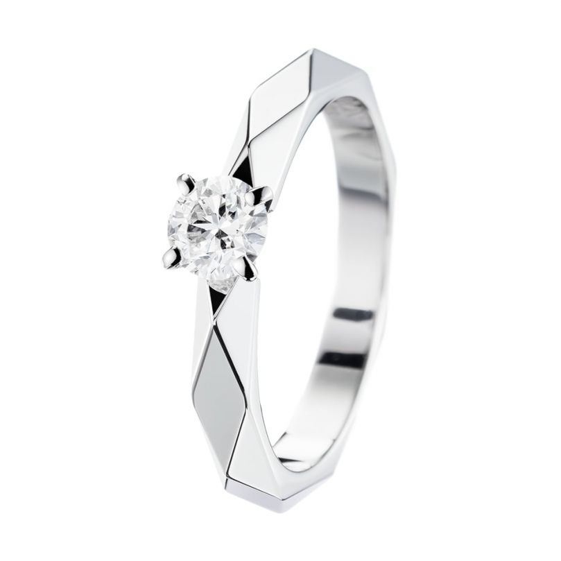 First product packshot Facette Engagement ring 0,20 carat