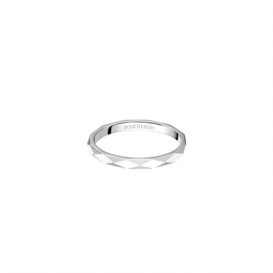 First product packshot Facette Small Wedding Band