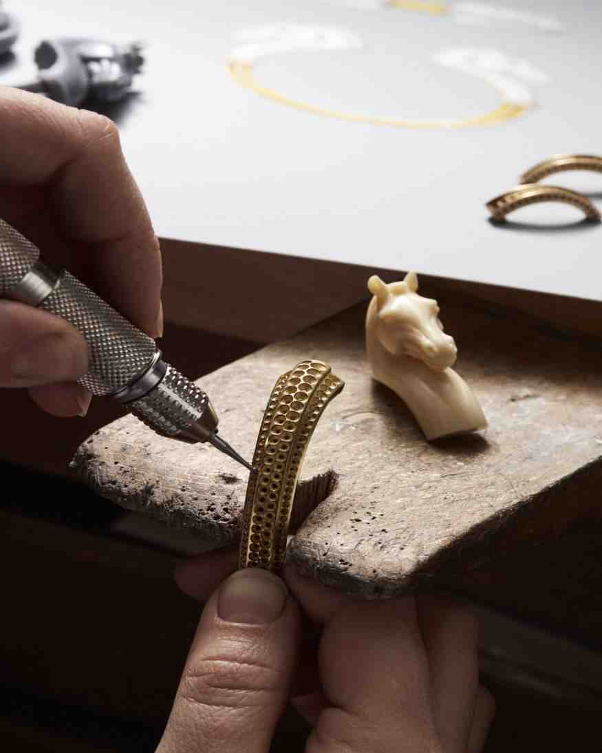 arte blanche paris vu du 26 collection bracelet being made in our atelier