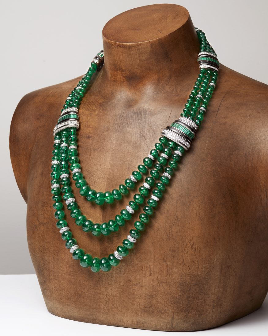 bust wearing histoire de style art deco collection emerald necklace