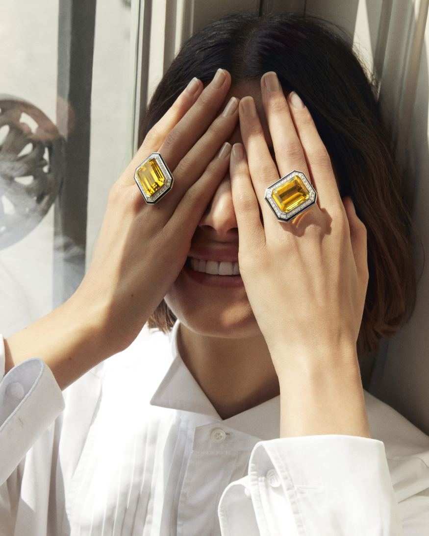 model wearing carte blanche paris vu du 26 collection rings