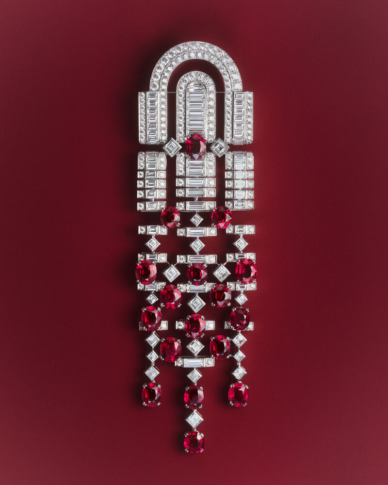 Rolling Red Brooch - High Jewelry - Like a Queen 