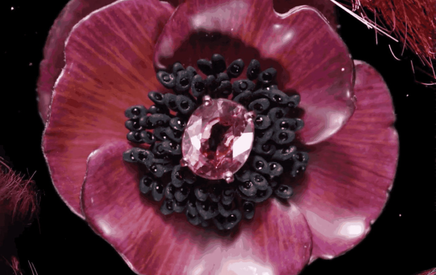 Close-up image of the Fleur éternelle ring